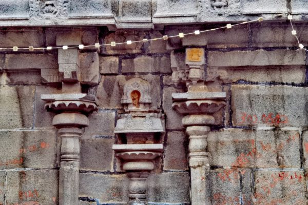 Inquiries Regarding the Dating of the Irumbai Temple Based on Architectural Style Analysis